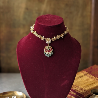 Golden Charulata Pachi Kundan Necklace