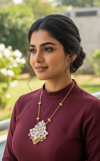 Ivory Meira Kundan Rajwadi Necklace Set