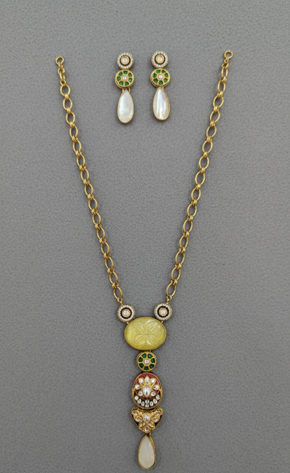 Gold Kavya Antique Necklace Set