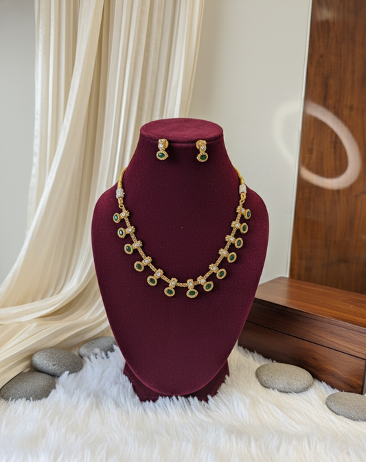 Emerald Kiara Antique Necklace Set