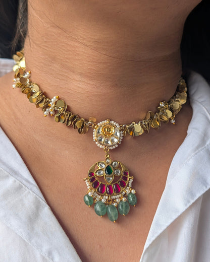 Golden Charulata Pachi Kundan Necklace