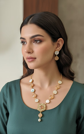 Peach Ivory Amira Victorian Necklace Set